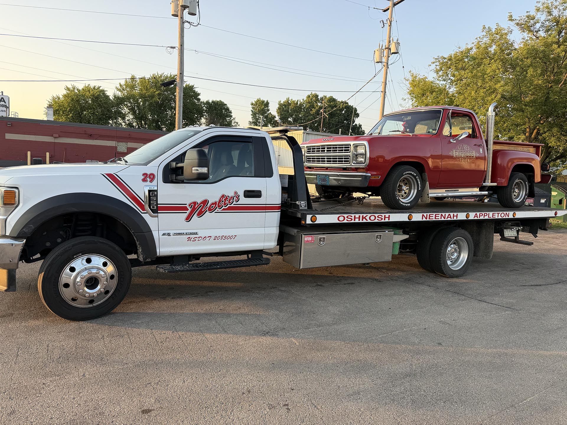 Tow truck service for pickup trucks in Oshkosh, Appleton, & Neenah, WI | Nolte's Service & 24 Hour Towing